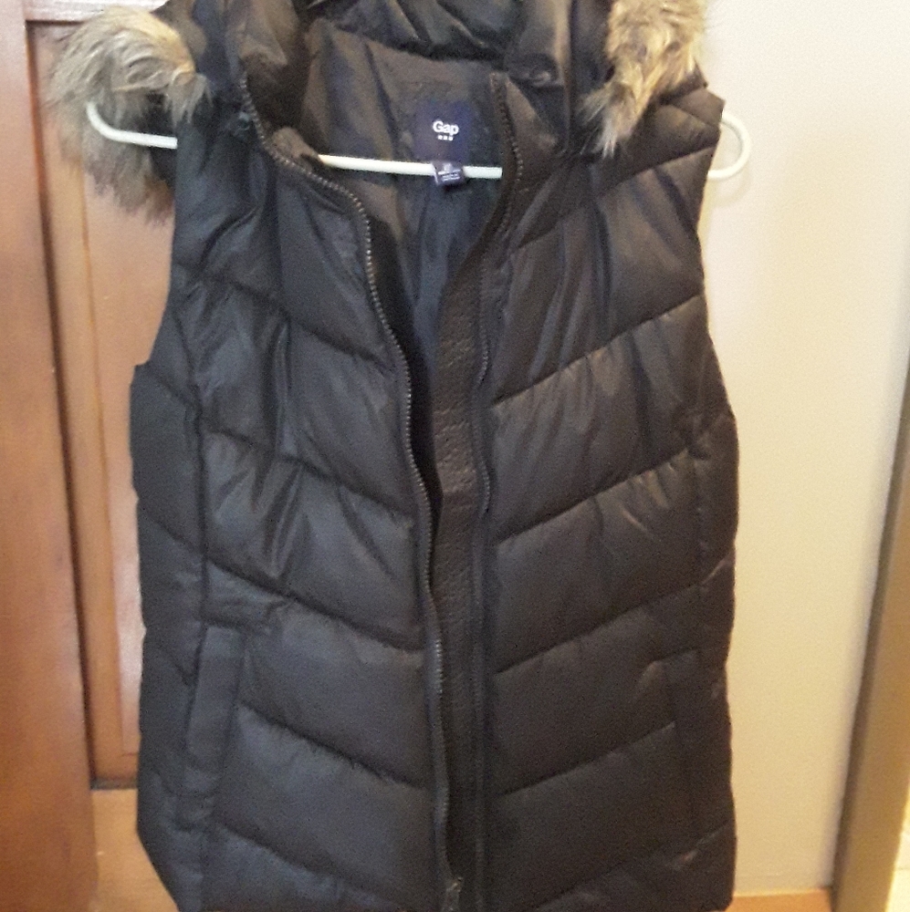Womens Black Gap puffer vest